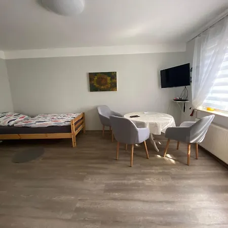 Ferienwohnung Mit Parkplatz Und Separatem Eingang, Ideal Fuer Handwerker Und Geschaeftsleute