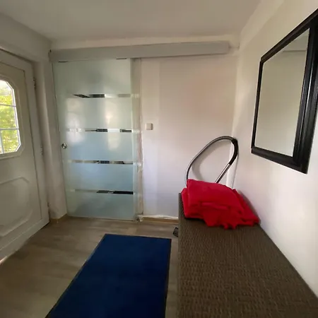 Ferienwohnung Mit Parkplatz Und Separatem Eingang, Ideal Fuer Handwerker Und Geschaeftsleute Lägenhet *